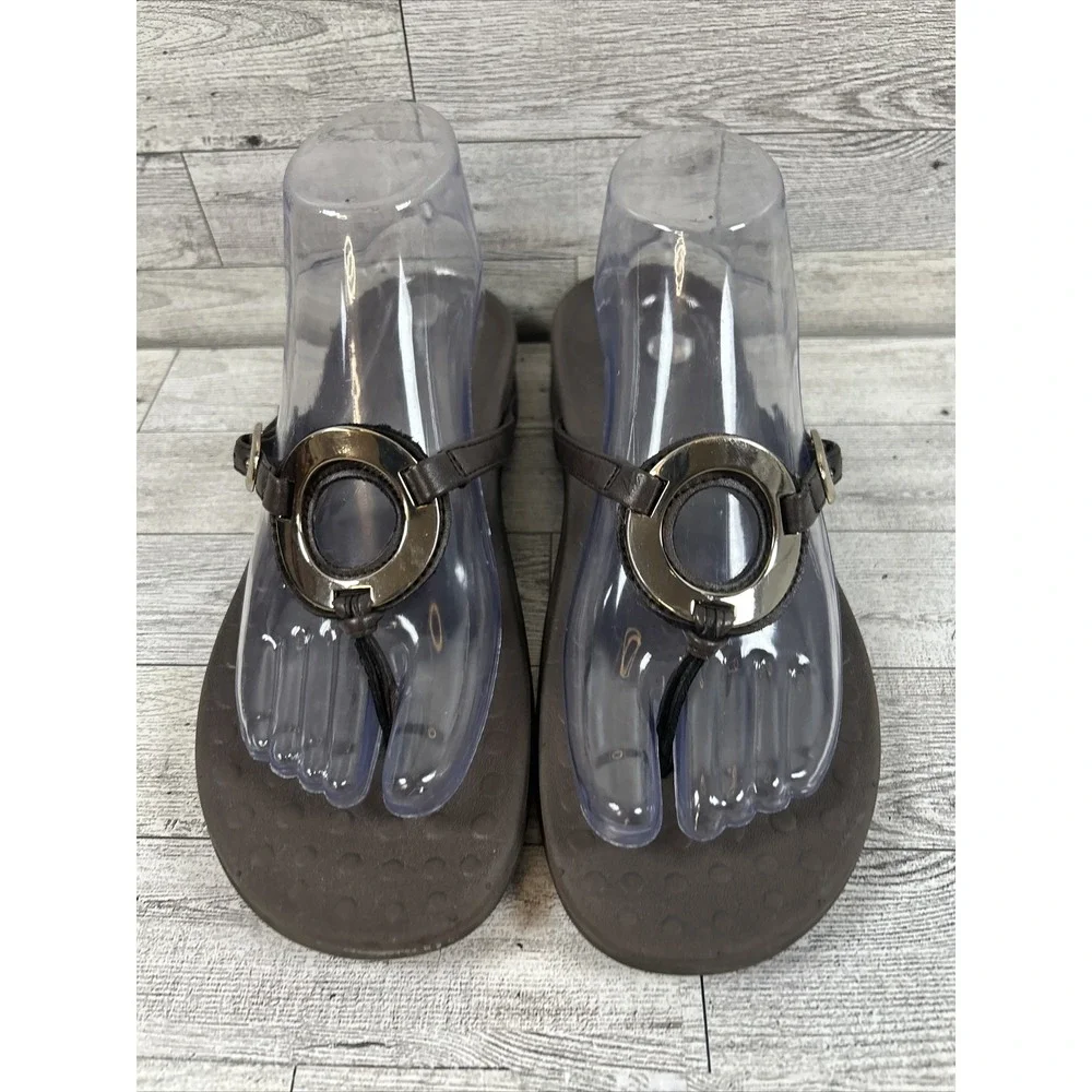 Orthaheel Vionic‎ Women's Yolanda Thong Sandals Size 8 Brown Medallion Buckle_4